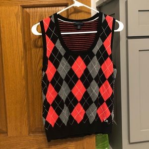 TommyHilfigerSweaterVestCoralBlackMediumChevron